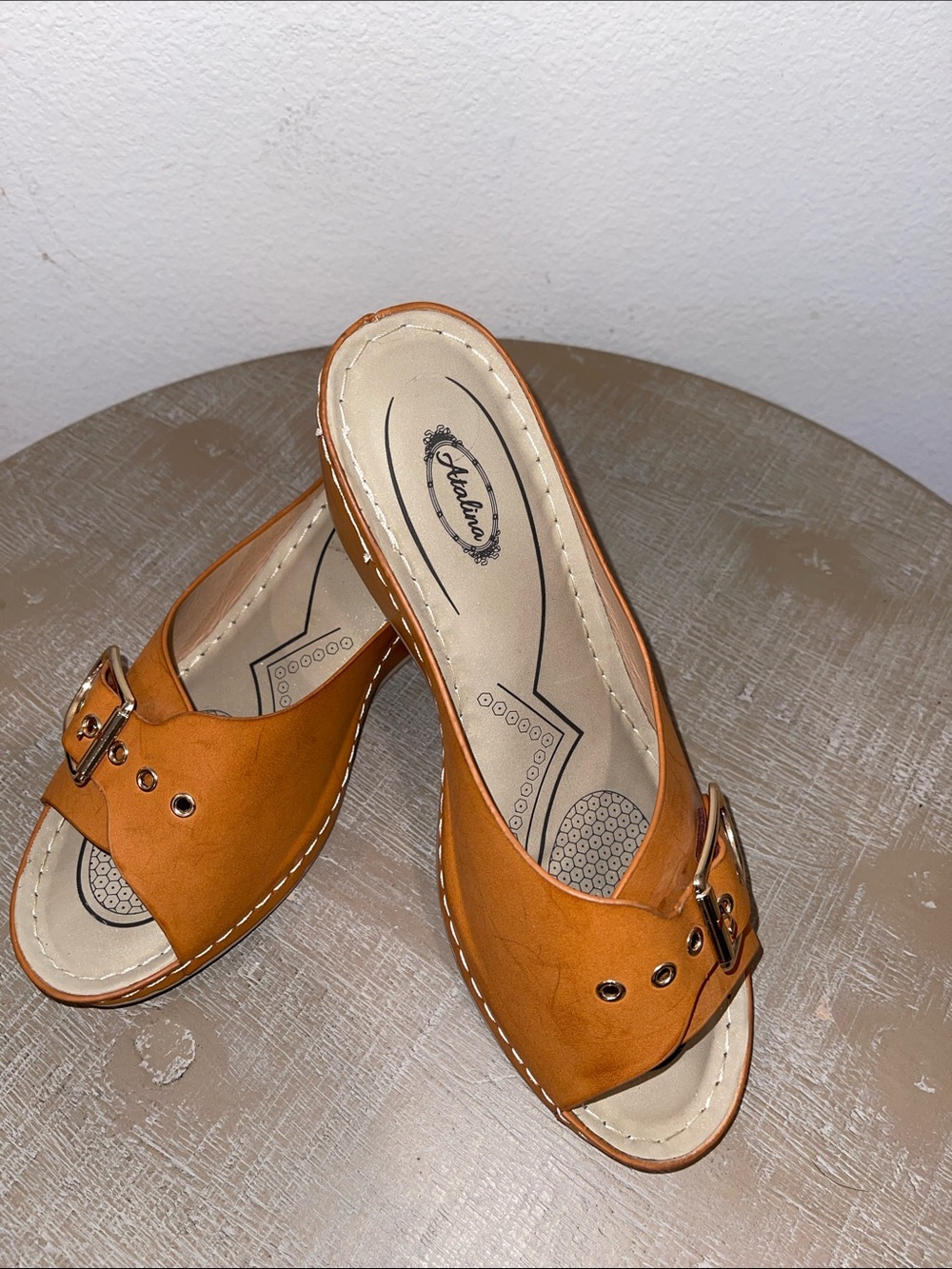 Women’s Open-Toe Slide Sandals in Cognac Brown -